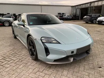 PORSCHE Taycan Turbo S Keramik Pano HUD Chrono 360 Bose