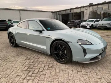 PORSCHE Taycan Turbo S Keramik Pano HUD Chrono 360 Bose