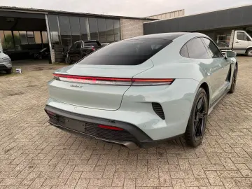 PORSCHE Taycan Turbo S Keramik Pano HUD Chrono 360 Bose