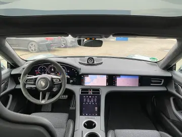 PORSCHE Taycan Turbo S Keramik Pano HUD Chrono 360 Bose