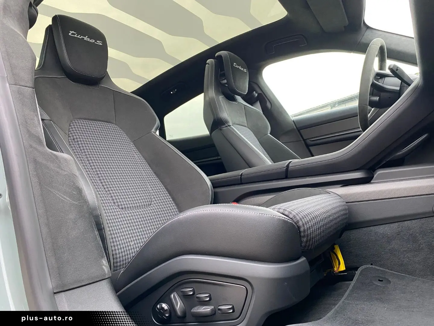 PORSCHE Taycan Turbo S Keramik Pano HUD Chrono 360 Bose