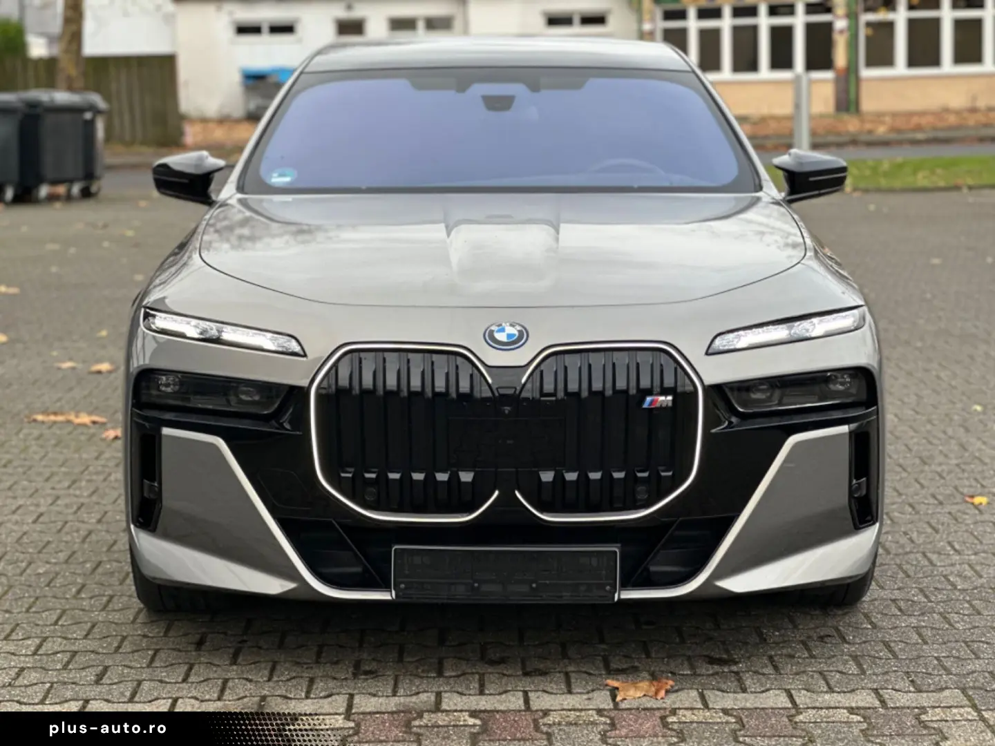 BMW M760e xDrive Fond Enter B&O SKY LOUNGE VOLLAUS