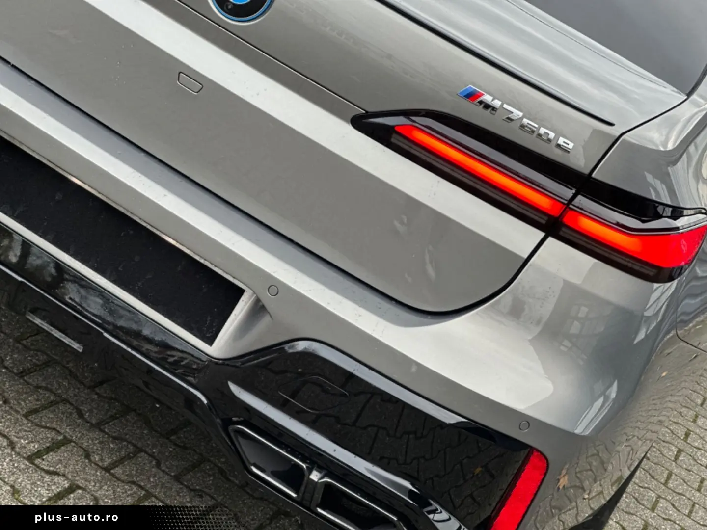 BMW M760e xDrive Fond Enter B&O SKY LOUNGE VOLLAUS