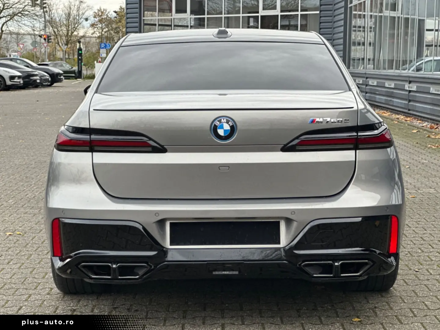 BMW M760e xDrive Fond Enter B&O SKY LOUNGE VOLLAUS