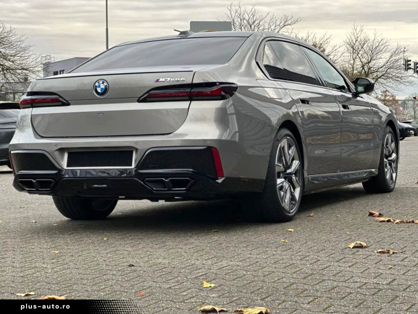 BMW M760e xDrive Fond Enter B&O SKY LOUNGE VOLLAUS