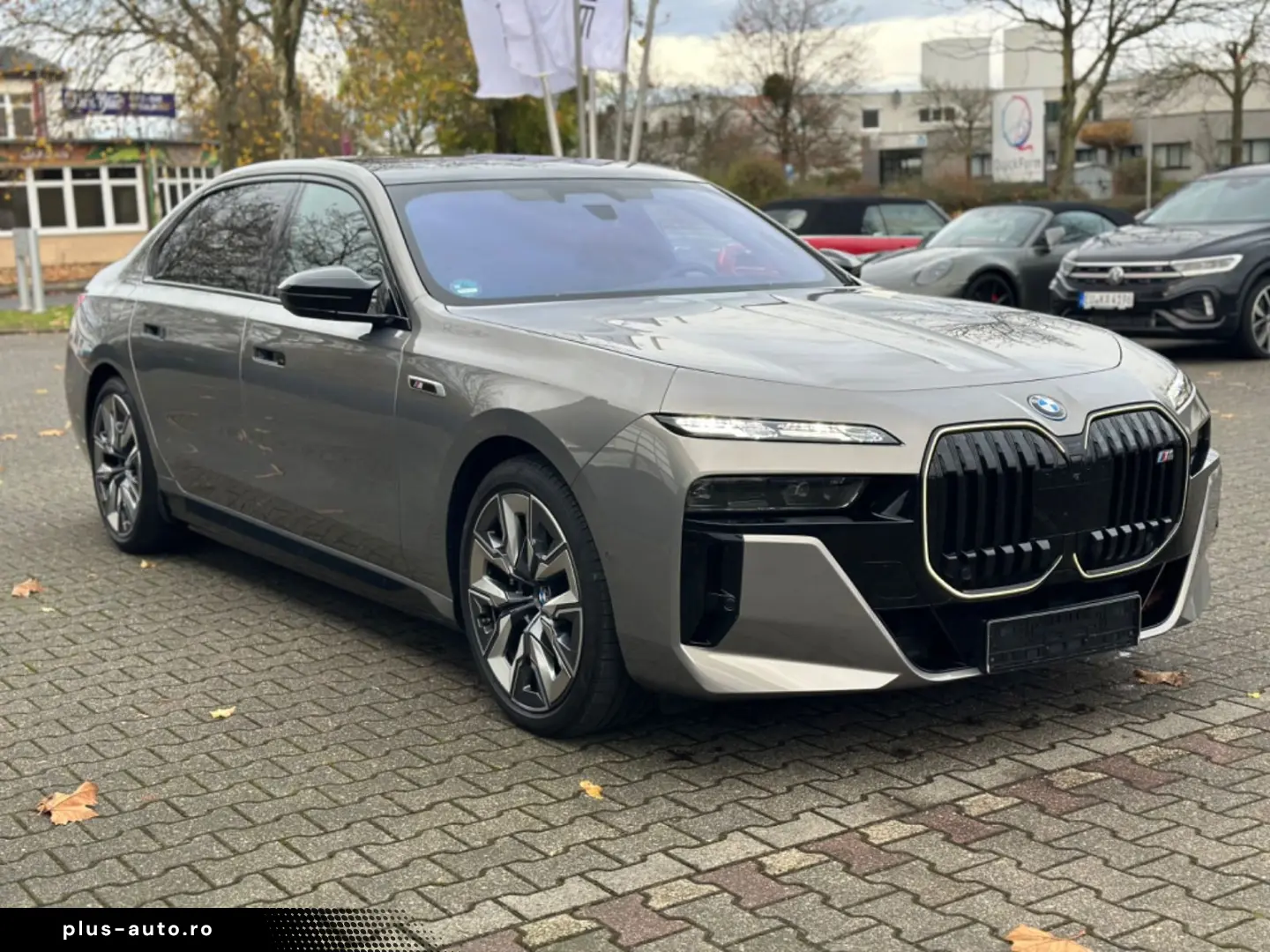 BMW M760e xDrive Fond Enter B&O SKY LOUNGE VOLLAUS
