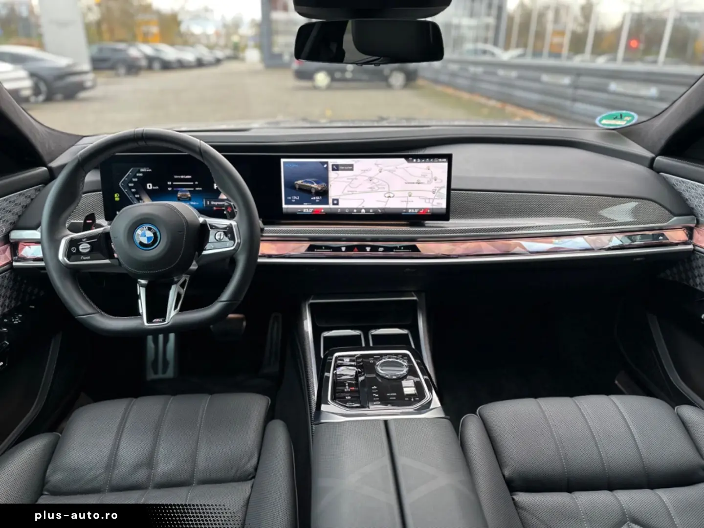 BMW M760e xDrive Fond Enter B&O SKY LOUNGE VOLLAUS