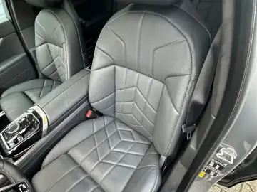 BMW M760e xDrive Fond Enter B&O SKY LOUNGE VOLLAUS