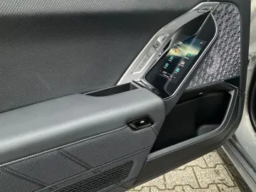 BMW M760e xDrive Fond Enter B&O SKY LOUNGE VOLLAUS