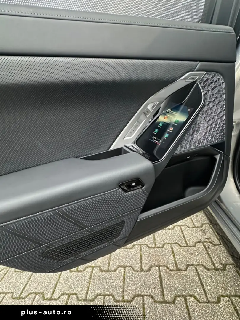 BMW M760e xDrive Fond Enter B&O SKY LOUNGE VOLLAUS