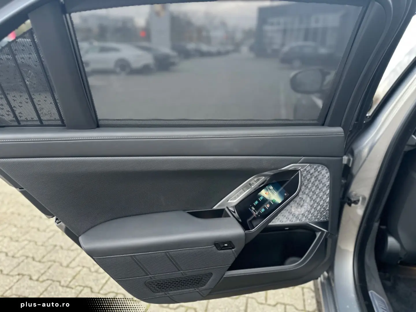 BMW M760e xDrive Fond Enter B&O SKY LOUNGE VOLLAUS