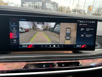 BMW M760e xDrive Fond Enter B&O SKY LOUNGE VOLLAUS