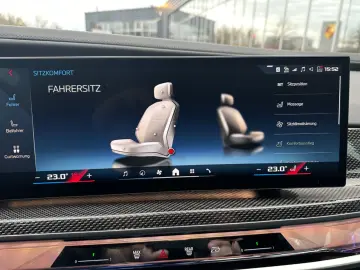 BMW M760e xDrive Fond Enter B&O SKY LOUNGE VOLLAUS