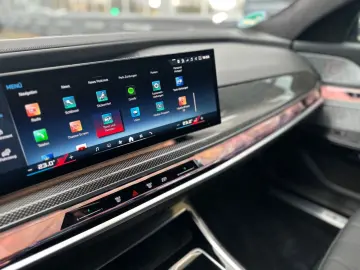 BMW M760e xDrive Fond Enter B&O SKY LOUNGE VOLLAUS