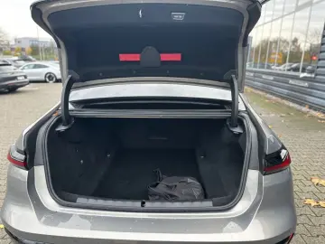 BMW M760e xDrive Fond Enter B&O SKY LOUNGE VOLLAUS