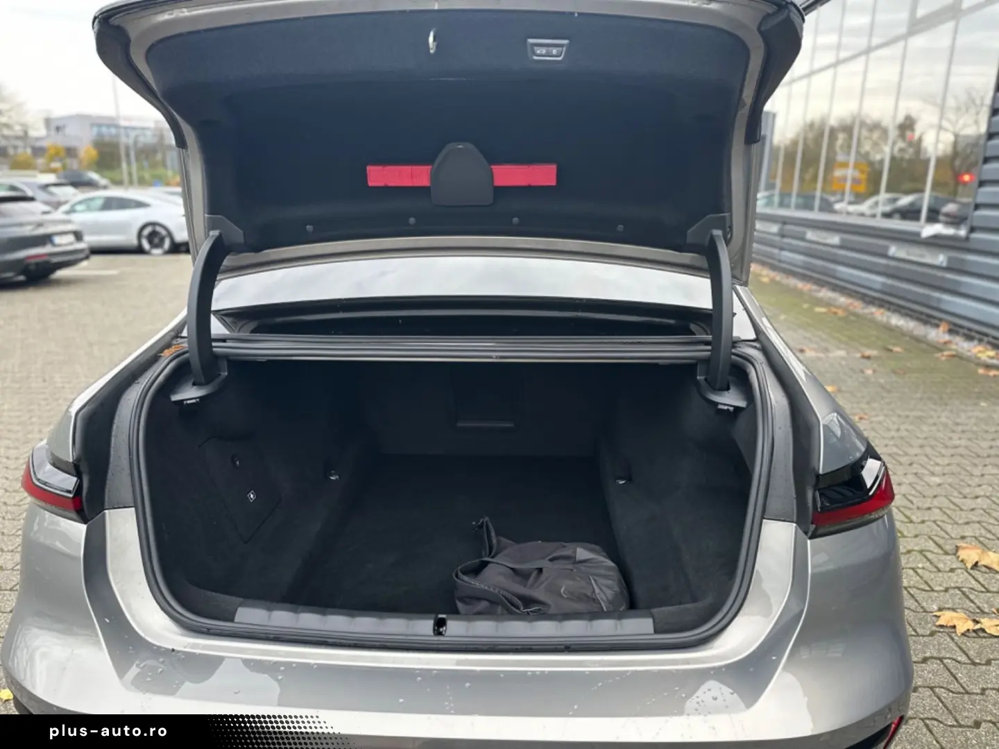 BMW M760e xDrive Fond Enter B&O SKY LOUNGE VOLLAUS