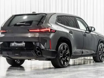 BMW XM Massage Trekhaak Bowers & Wilkins Active Stee