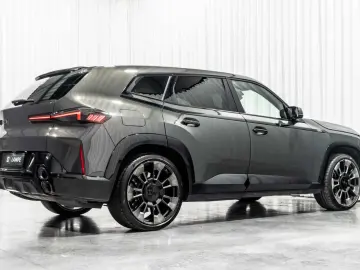 BMW XM Massage Trekhaak Bowers & Wilkins Active Stee