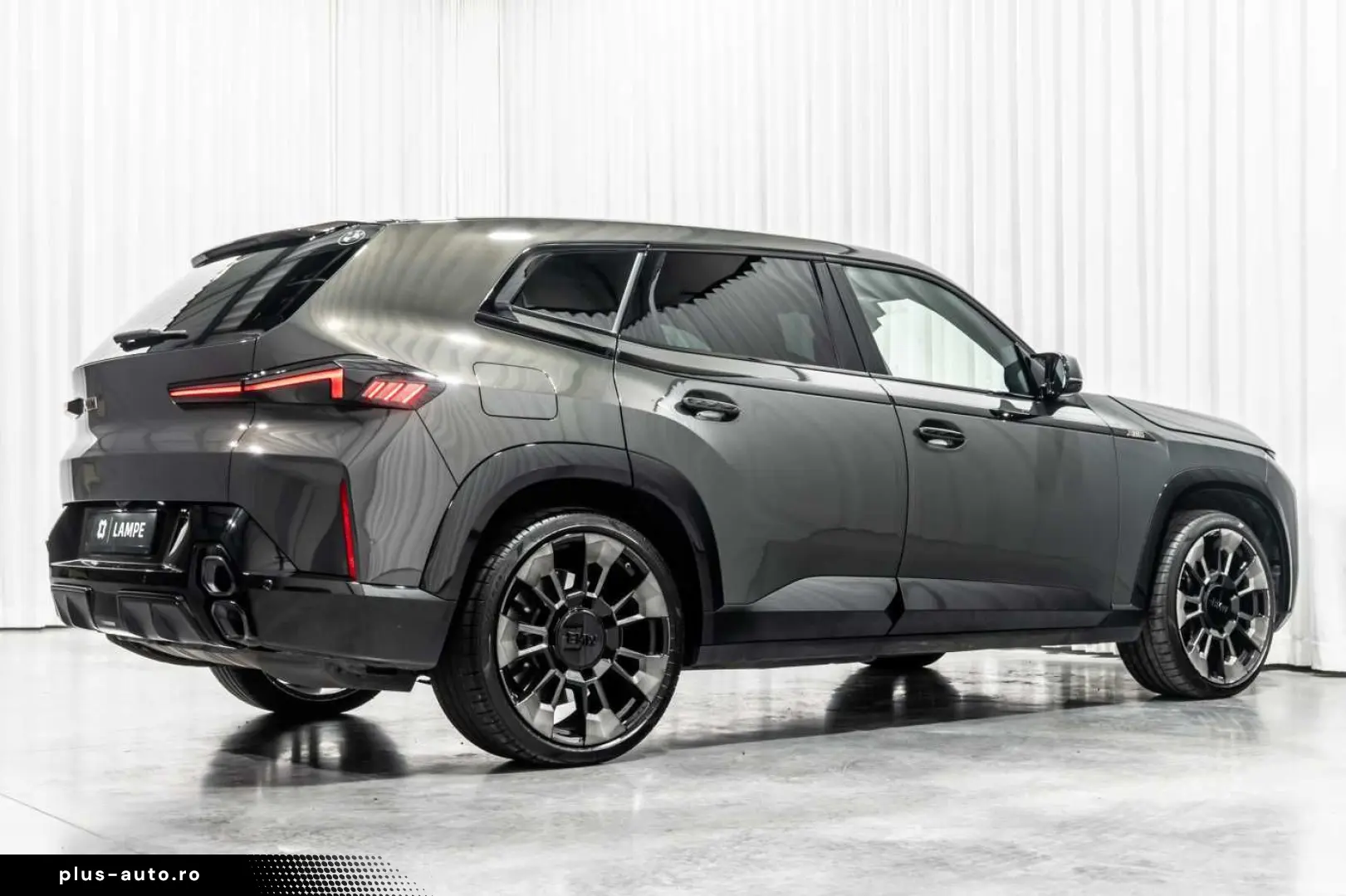 BMW XM Massage Trekhaak Bowers & Wilkins Active Stee