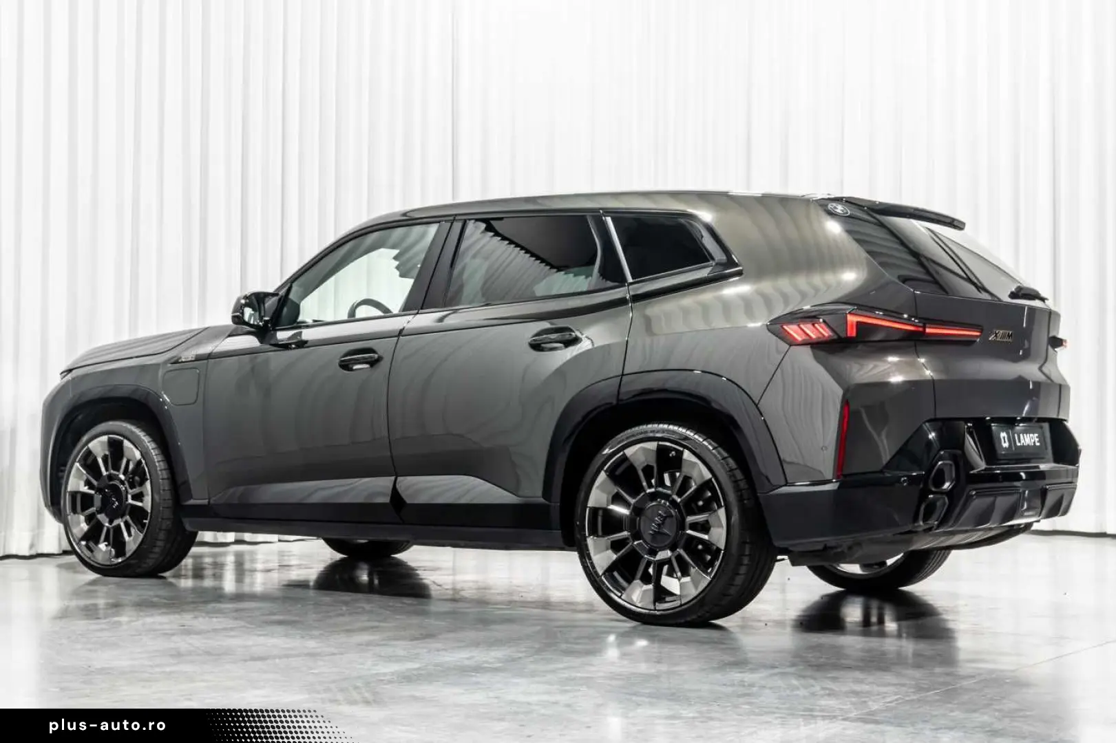 BMW XM Massage Trekhaak Bowers & Wilkins Active Stee