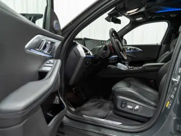 BMW XM Massage Trekhaak Bowers & Wilkins Active Stee