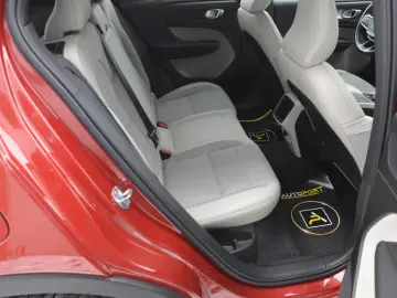 Volvo XC40 2.0 D3 AWD Geartronic Momentum Pro