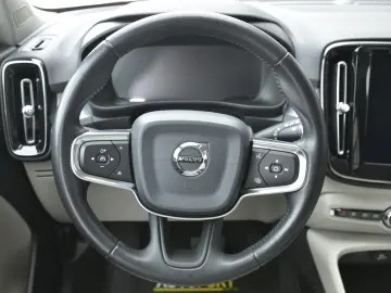Volvo XC40 2.0 D3 AWD Geartronic Momentum Pro