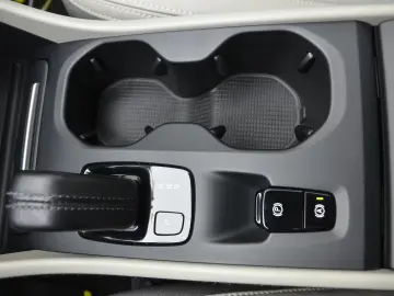 Volvo XC40 2.0 D3 AWD Geartronic Momentum Pro