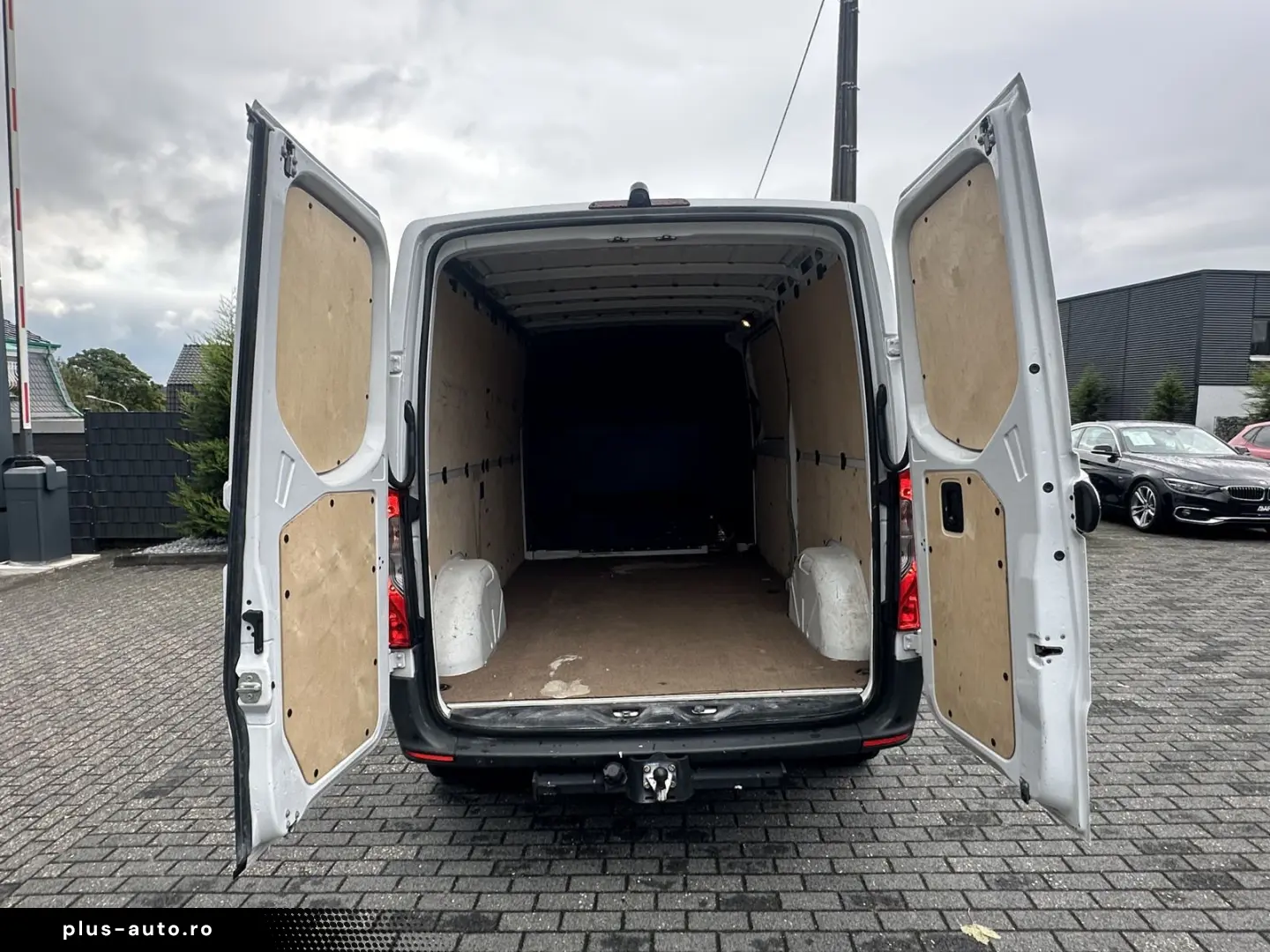 MERCEDES-BENZ Sprinter 211 CDI WORKER Plus L2 HECKTÜR 180