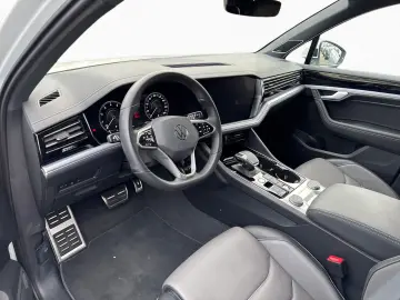 VW Touareg R-Line 3.0 TSI LUFT PANO AHK STANDHEIZUN