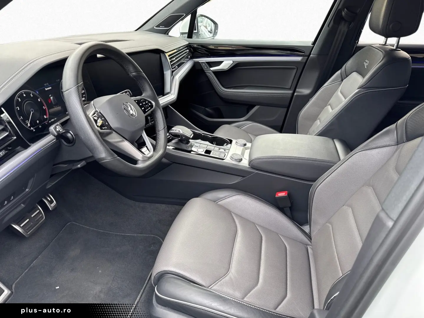 VW Touareg R-Line 3.0 TSI LUFT PANO AHK STANDHEIZUN