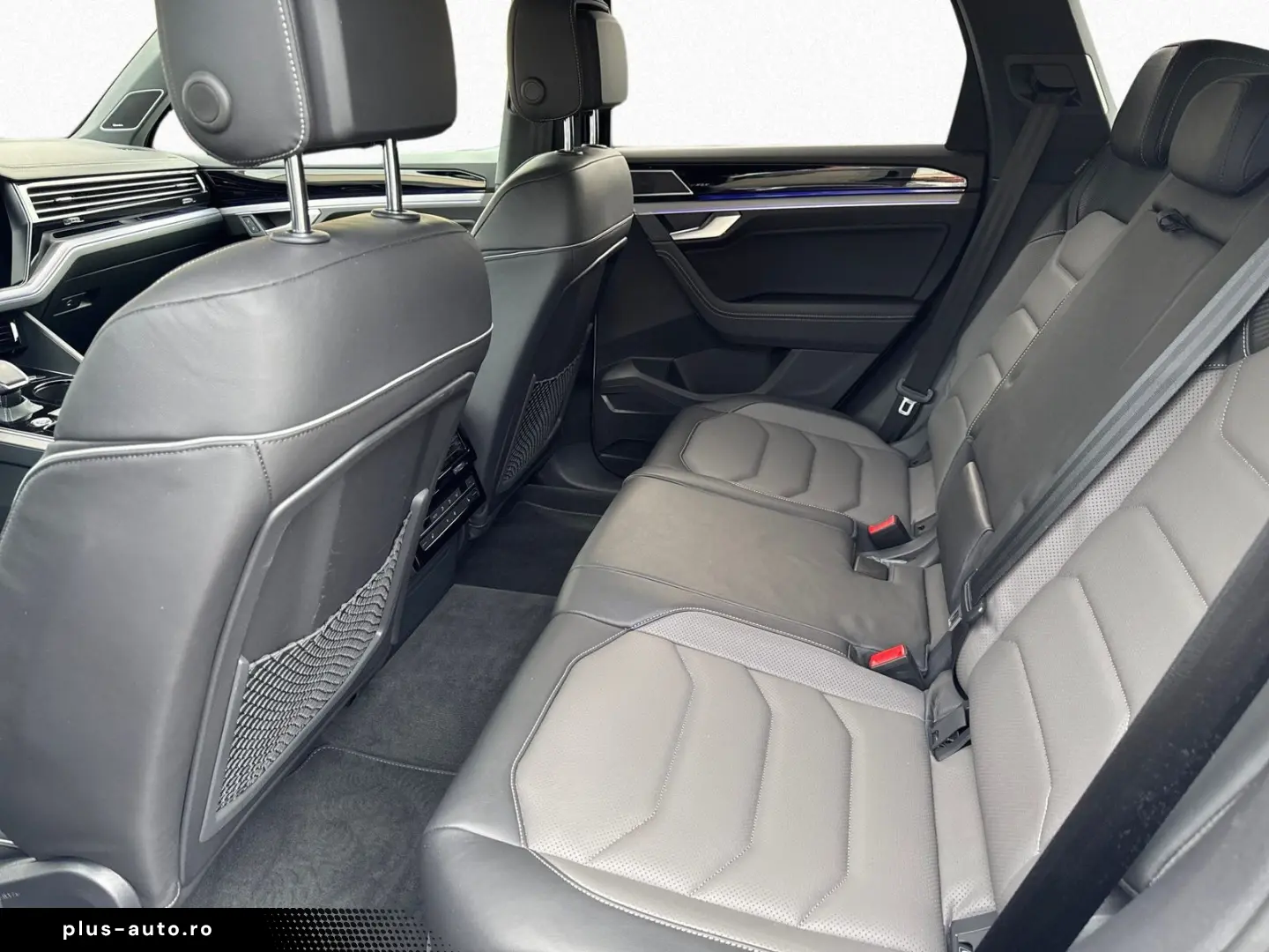 VW Touareg R-Line 3.0 TSI LUFT PANO AHK STANDHEIZUN