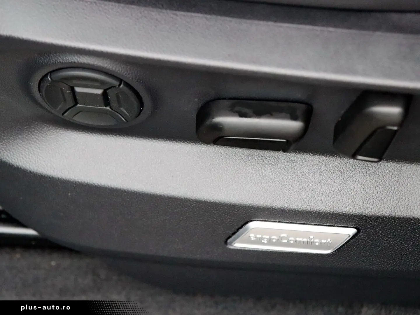 VW Touareg R-Line 3.0 V6 TSI 4MOTION LEDER AHK LUFT