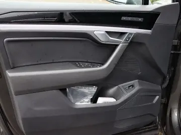 VW Touareg R-Line 3.0 V6 TSI 4MOTION LEDER AHK LUFT