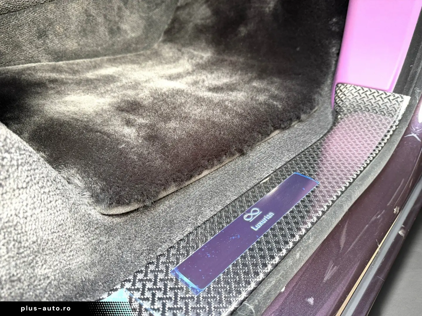 ROLLS ROYCE Cullinan Black Badge ShootingStar Massage 23