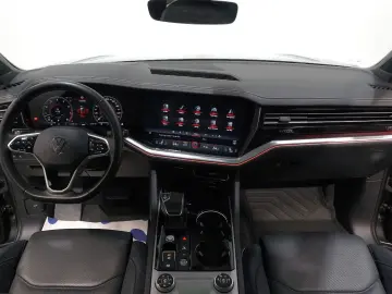 VW Touareg 3.0 TSI R-Line 4Mot. NIGHT STDHZ AHK AIR