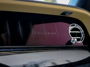 ROLLS ROYCE Cullinan -
