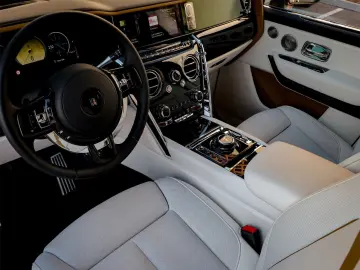 ROLLS ROYCE Cullinan -