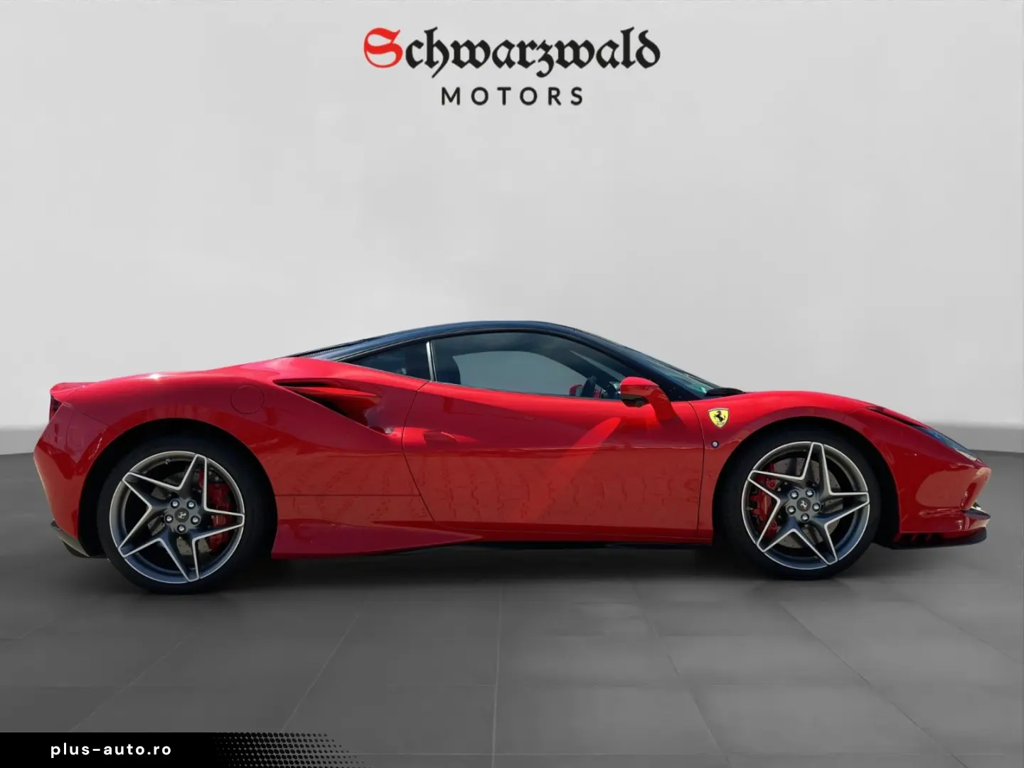 FERRARI Rosso Corsa Lift Kamera PDC Carbon