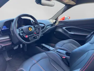 FERRARI Rosso Corsa Lift Kamera PDC Carbon