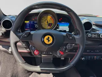 FERRARI Rosso Corsa Lift Kamera PDC Carbon