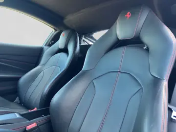 FERRARI Rosso Corsa Lift Kamera PDC Carbon