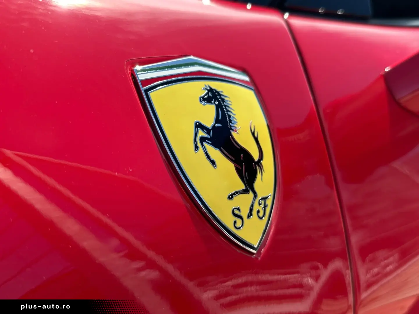 FERRARI Rosso Corsa Lift Kamera PDC Carbon