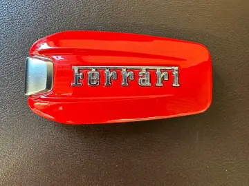 FERRARI Rosso Corsa Lift Kamera PDC Carbon