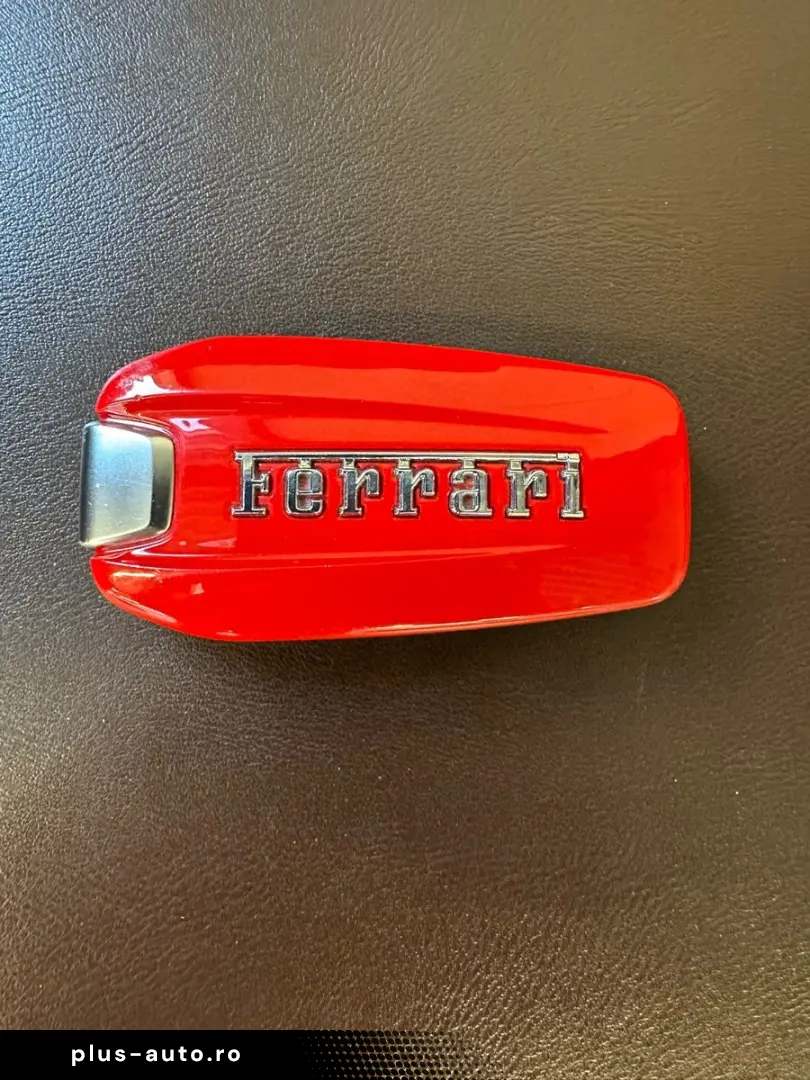 FERRARI Rosso Corsa Lift Kamera PDC Carbon