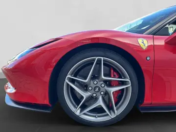 FERRARI Rosso Corsa Lift Kamera PDC Carbon