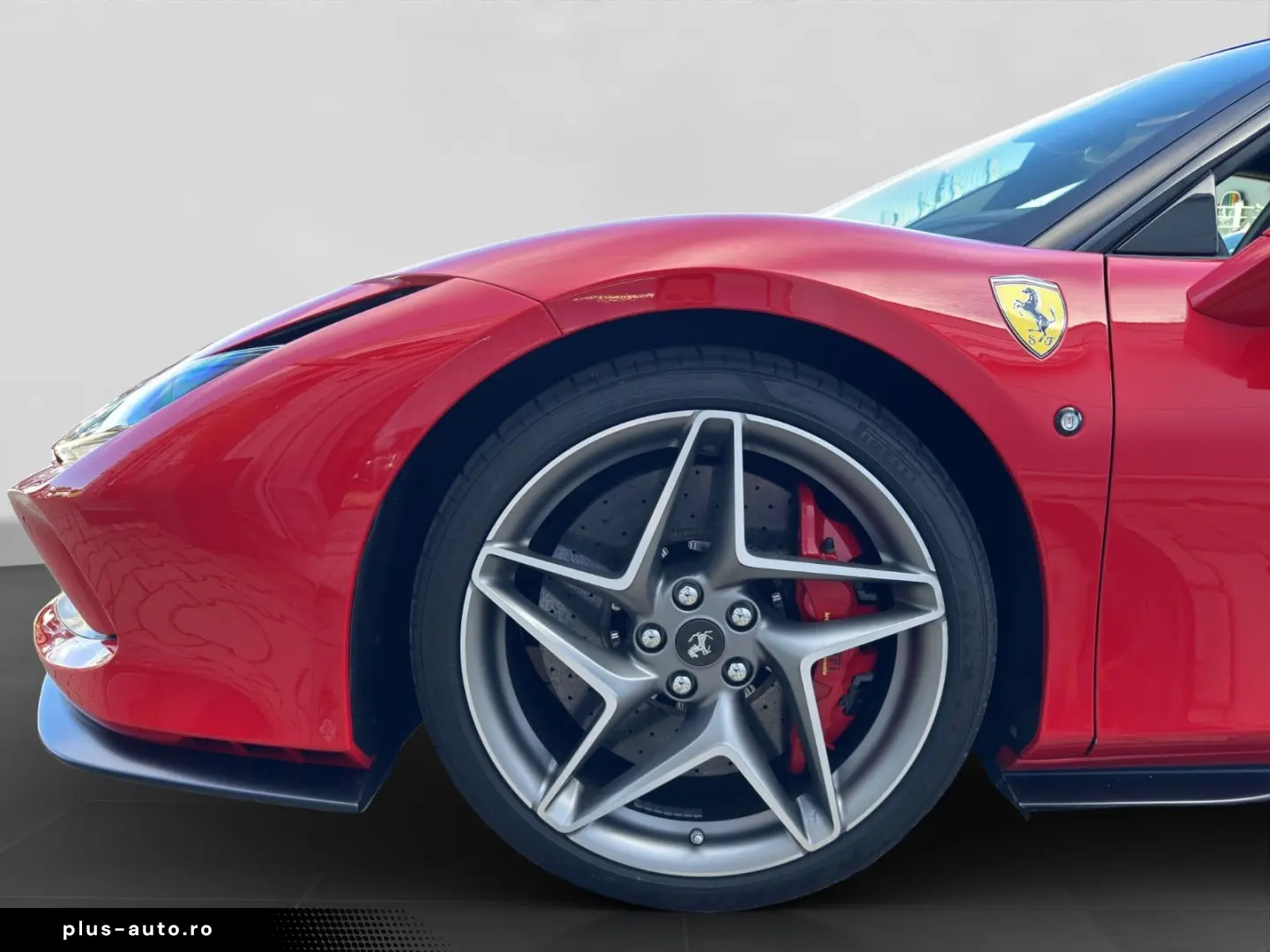 FERRARI Rosso Corsa Lift Kamera PDC Carbon