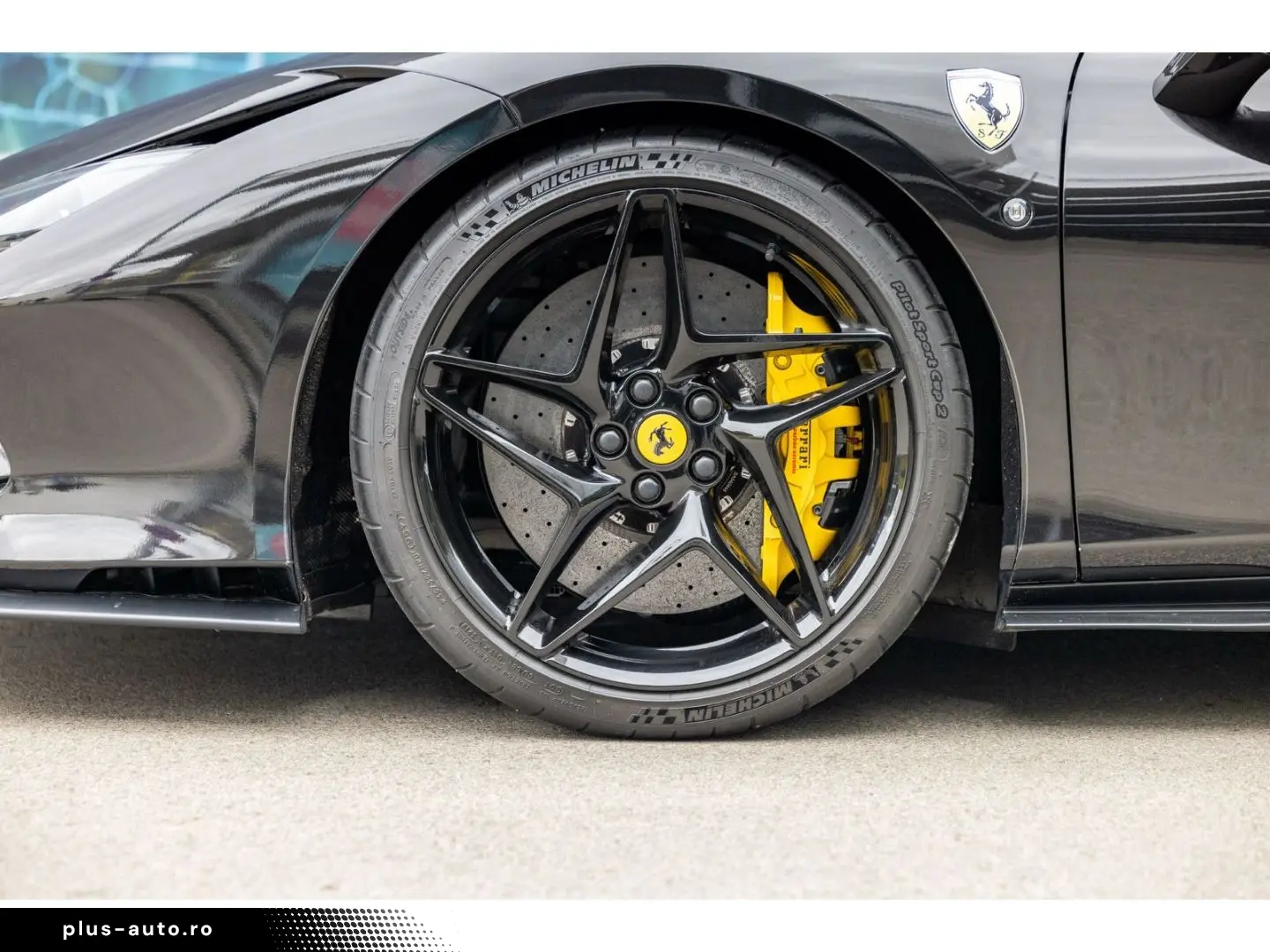FERRARI F8 Tributo 1. Hand Carbon Rennsitze
