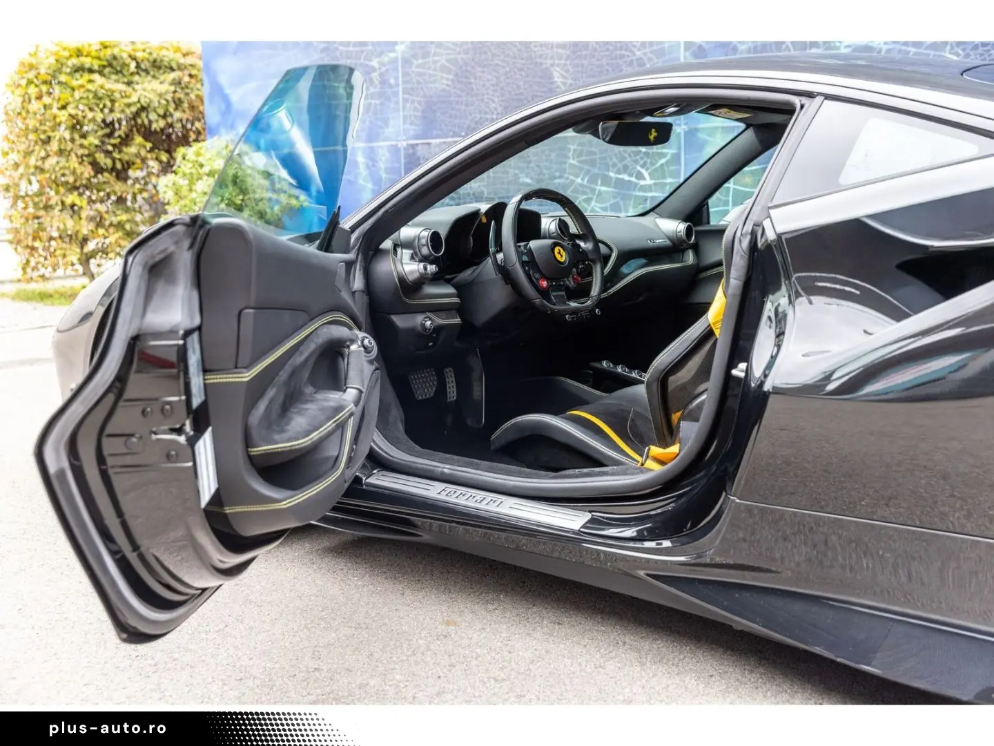 FERRARI F8 Tributo 1. Hand Carbon Rennsitze