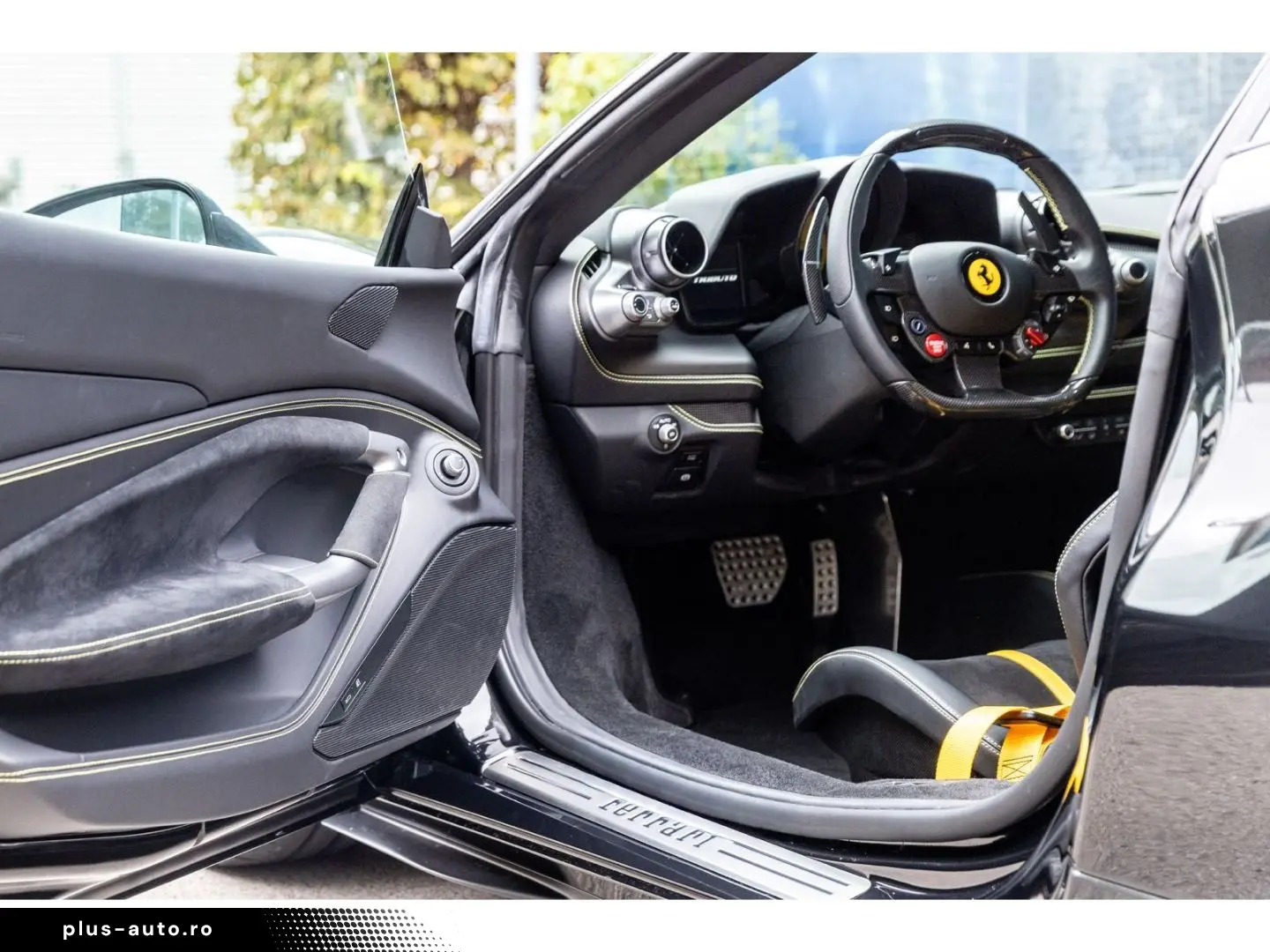 FERRARI F8 Tributo 1. Hand Carbon Rennsitze